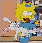 Je suis la benjamine de la famille, on me voit tout le temps en train de sucer ma tétine rouge avec mon pyjama bleu.