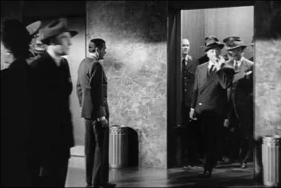 Quel est ce film datant de 1945, o Hitchcock fait un camo ?