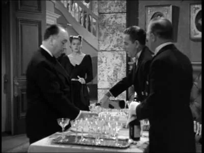 Quel est ce film datant de 1946, o Hitchcock fait un camo ?