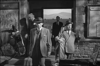 Quel est ce film datant de 1947, o Hitchcock fait un camo ?