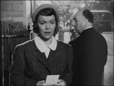 Quel est ce film datant de 1950, o Hitchcock fait un camo ?