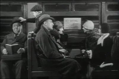 Quel est ce film datant de 1929, o Hitchcock fait un camo ?