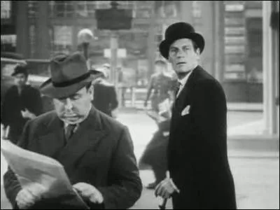 Quel est ce film datant de 1940, o Hitchcock fait un camo ?