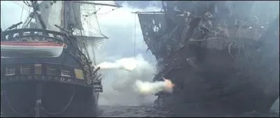 Dans ce même film, le "Black Pearl" se lance à la poursuite du navire prénommé "Interceptor". Comment se termine cette affrontement sur la mer des Caraïbes ?