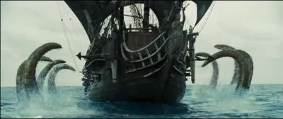 Près de l'île des Quatre Vents, un duel marîtime s'engage entre le "Black Pearl" et le "Hollandais Volant". À combien de fois le navire de Davy Jones doit s'y reprendre pour venir à bout de Jack Sparrow ?