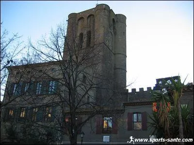 Cette station balnaire de l'Hrault est surnomme  la perle noire de la Mditerrane   cause de ses monuments construits en basalte jusqu'au dbut du XXe sicle. C'est :