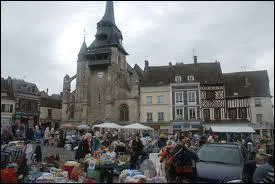 La ville de Nonancourt ( Eure ) est chef-lieu ...