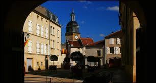Pour commencer, je vous emmne  Briey ( Meurthe-et-Moselle ), o la ville est chef-lieu ...