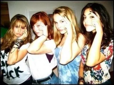 Et pour terminer, quelle est sa meilleure amie (indice : elle est sur la photo) ?