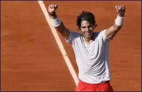Ce sport tait  l'honneur  Roland-Garros. Rafael Nadal a gagn. Quel est donc ce sport qu'il pratique ?