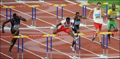 Comment s'appelle cette course d'obstacles d'une centaine de mtres ?