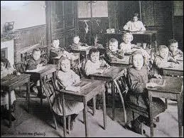 En quelle Anne Jules Ferry instaure-t-il l'enseignement primaire public et gratuit ?