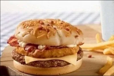Finissons ce joli tour du monde Mc Donald's avec le  Cordon Bleu Burger   une spcialit :