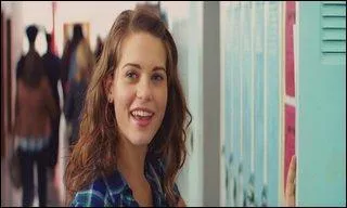 Comment s'appelle la petite amie de Dave ?