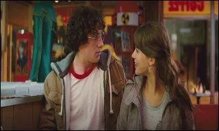 Au dbut, Katie ainsi que toute l'cole croyaient que Dave tait ________.