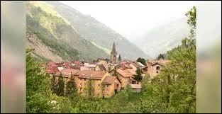 Nous allons faire une promenade  Saint-Etienne-de-Tine ( Alpes-Maritimes ).