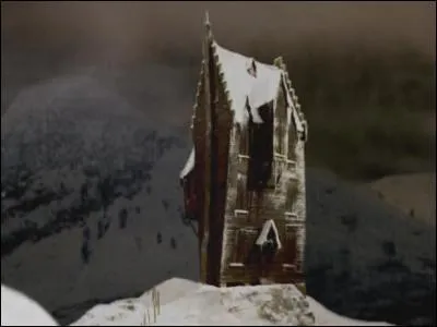 A Pr-au-lard, justement, comment se nomme la cabane hante ?