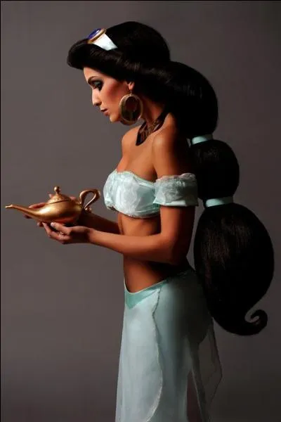 Comment s'appelle cette femme de la nuit ?