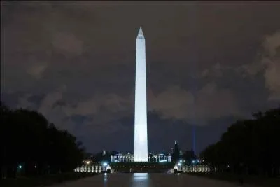 Le Washington Monument est un oblisque du National Mall, construit pour commmorer :