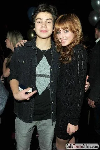 Vrai ou faux : elle a jou dans  Les sorciers de Waverly Place .