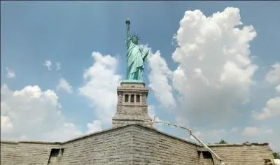 Sur quelle le se situe la Statut de la Libert ?