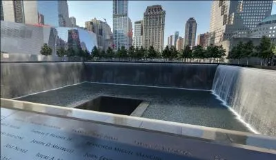 A quel vnement ce mmorial, un parc avec des bassins carrs, a-t-il fait honneur ?