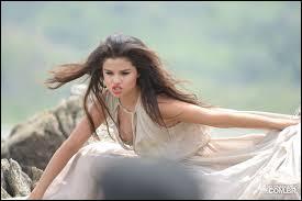De quel clip de Selena Gomez provient cette robe ?