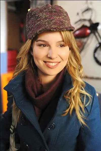 Je joue dans Bonne chance Charlie. Qui suis-je ?