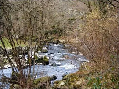 L'Indre a donn son nom au dpartement, mais dans quel dpartement nat-elle ?