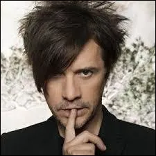 Je ne sais pas si Nicola Sirkis est homosexuel, bisexuel ou hétérosexuel... Peu importe ! Il mérite de figurer dans ce quiz car avec Indochine il essaie de faire évoluer les mentalités vers plus de tolérance. Quel clip a été censuré par le CSA ?