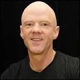 Dans les années 80, Jimmy Somerville a été le chanteur de deux groupes. Quel est l'intrus ?