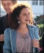 Comment s'appelle cette fille ?