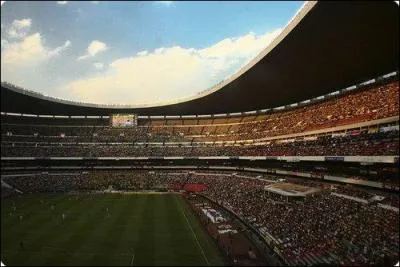 Dans quel pays se situe l'Estadio Azteca ?