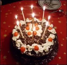 Notre ami va souffler ses bougies sur un illustre gâteau, duquel s'agit-il ?