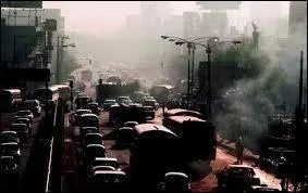 Les transports sont une activit responsable de [... ] des missions de gaz  effet de serre dans le monde.