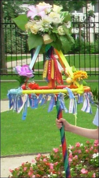 Comment s'appelle le plus bel arbre de la fort bleue dans l'univers des Jeannettes ?