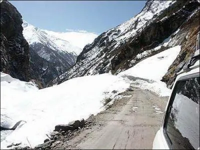 Cette route rejoint la capitale du N�pal, quelle est la capitale du N�pal ?