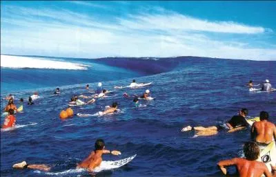 Un lieu connu pour ses vagues rgulires les plus larges et les plus paisses du monde :