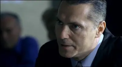 L , Falzone est avec Michael et Abruzzi , afin de rencontrer Scofield et de connatre l'adresse de rsidence de Fibanacci . Les choses se compliquent , et que dit Falzone  Michael ?