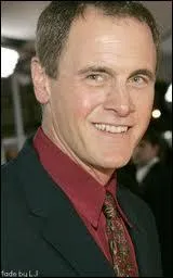 Qui est le pre biologique de Zach Young ?