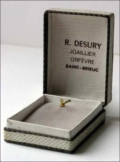 Quel est le nom de la bote, souvent fort jolie, d'un bijou ?