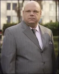 Est-ce que Kevin Chamberlain (Bertrand dans Jessie) joue dans  Teen Beach Movie  ?