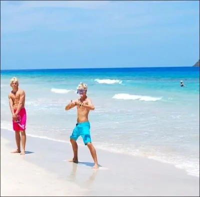 Est-ce que Ross Lynch a dj dval une rue en pente sur un norme ballon ?