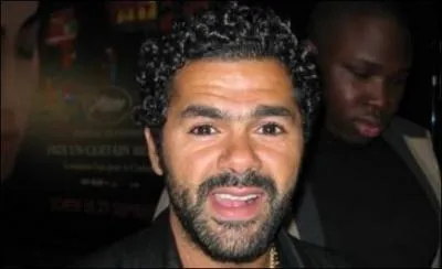 Quel animal, ascendant de l'Homme et descendant de l'arbre est en voie de disparition ?