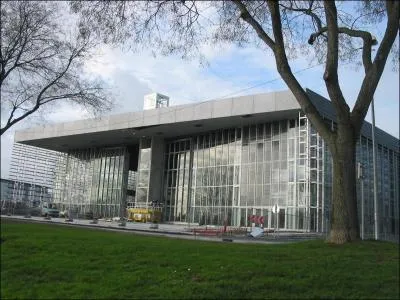 Angers, on l'appelle familirement le  Quai . Il s'agit :