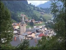 Nous allons  Beaufort ( Savoie ). La ville est chef-lieu ...