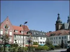 Je vous emmne  Saint-Avold ( Moselle ), ville qui est chef-lieu ...