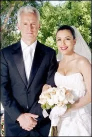 Avec qui cette femme est-elle marie ?