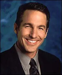 Il ne fait que de se faire larguer par ses compagnes pour un autre, il est aussi d't d'une certaine maladresse. C'est un psychiatre/psychothrapeute et il est incarn par Brian Benben. Son nom de scne est :