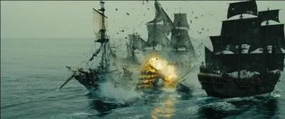 Combien de navires sont impliqus dans la bataille navale pendant laquelle meurt Lord Cutler Beckett ?